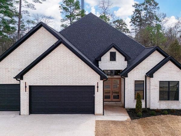 335 Arlington Park Dr, Hot Springs, AR 71901