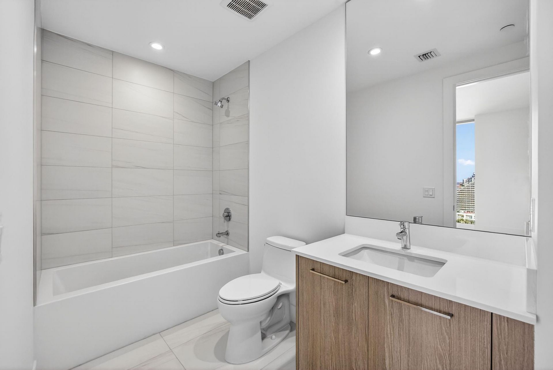 151 N Seabreeze Boulevard, Unit 1803-E, Fort Lauderdale, FL 33304 Photo