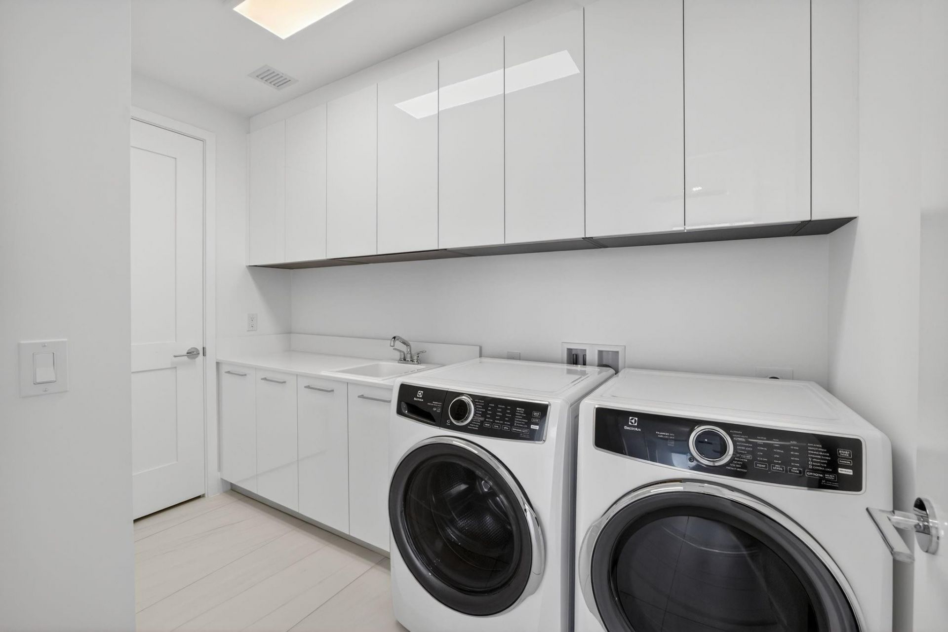 151 N Seabreeze Boulevard, Unit 1803-E, Fort Lauderdale, FL 33304 Photo