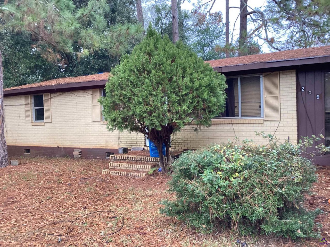209 E Valley Drive, Fort Valley, GA 31030 Main Photo