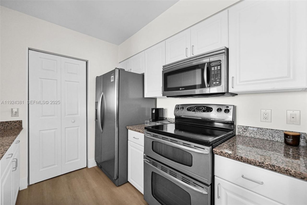 90 Alton Rd, Unit 1908, Miami Beach, FL 33139 Photo