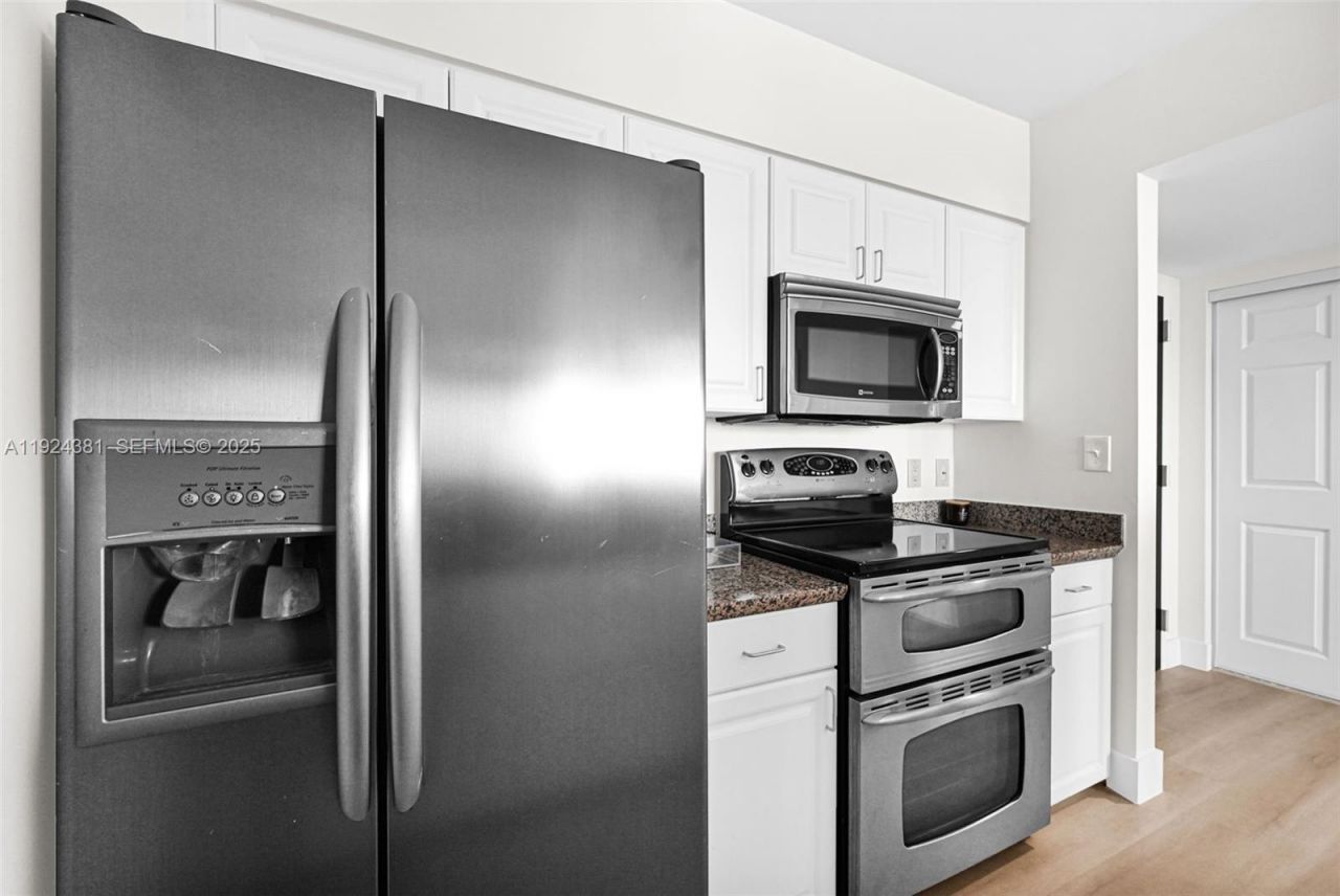 90 Alton Rd, Unit 1908, Miami Beach, FL 33139 Photo