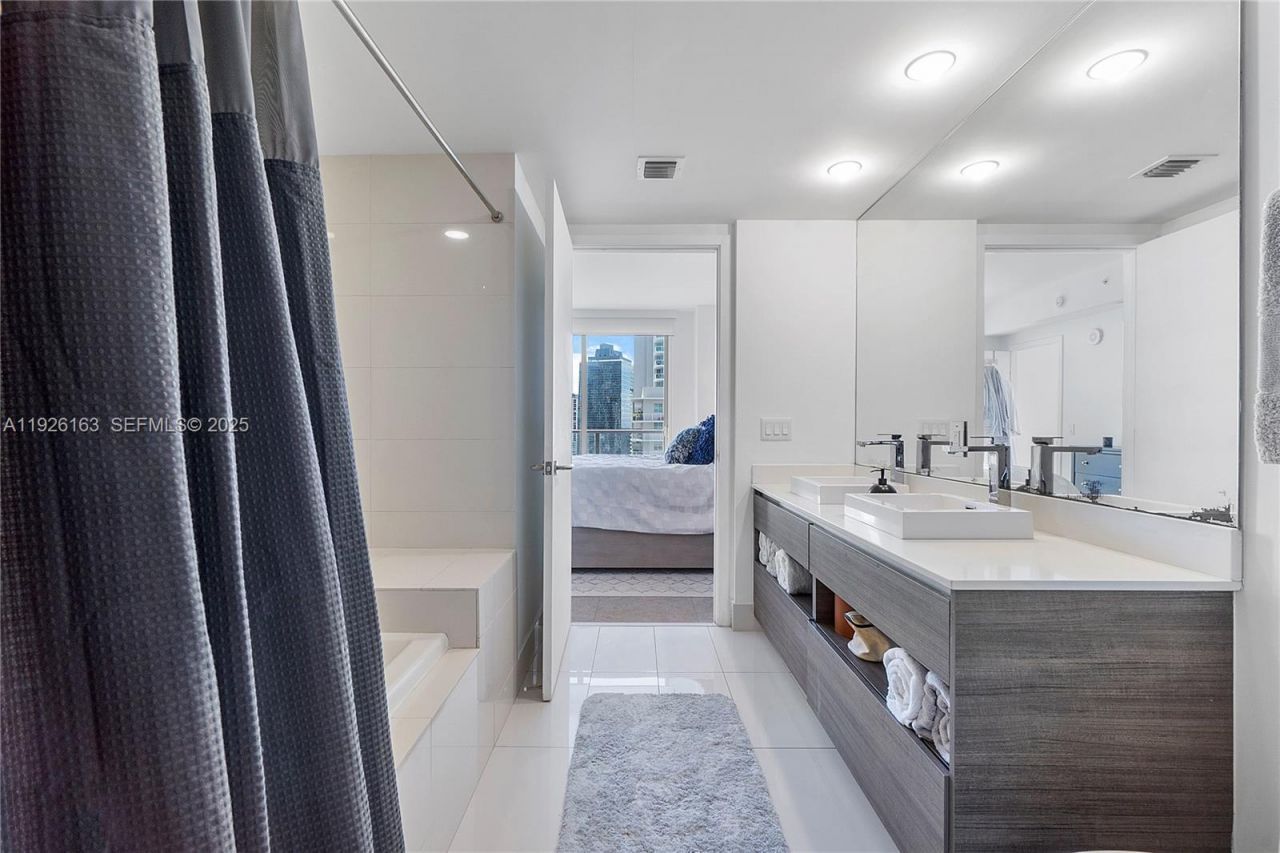 1100 S Miami Ave, Unit 2302, Miami, FL 33130 Photo