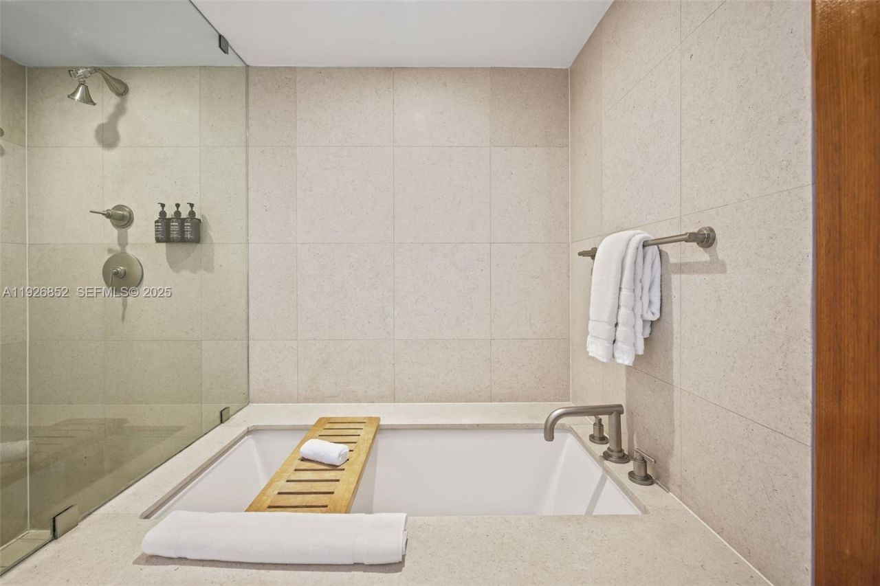 6801 Collins Ave, Unit 614 (legal, Miami Beach, FL 33141 Photo