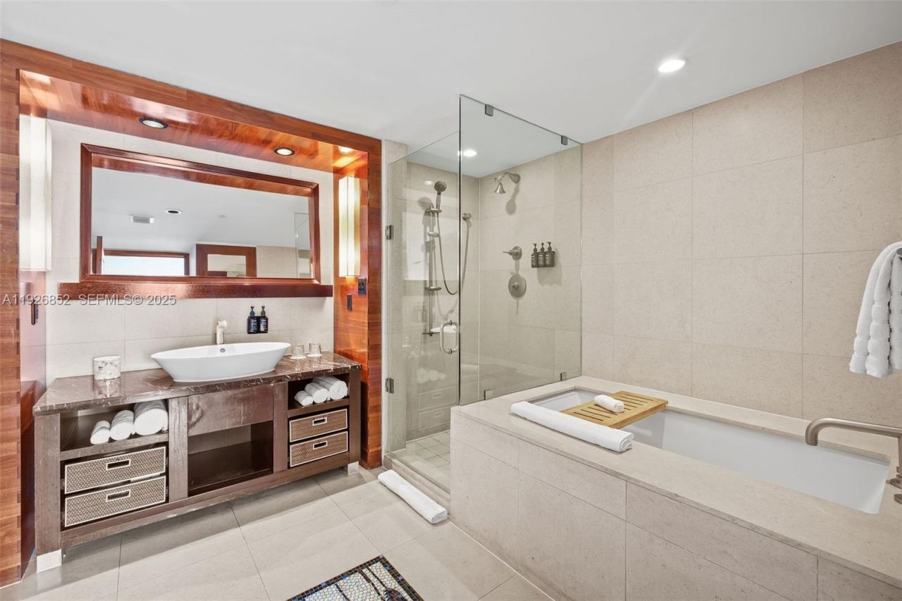 6801 Collins Ave, Unit 614 (legal, Miami Beach, FL 33141 Photo