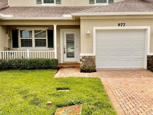 977 NE Trailside Run, Port St. Lucie, FL 34983