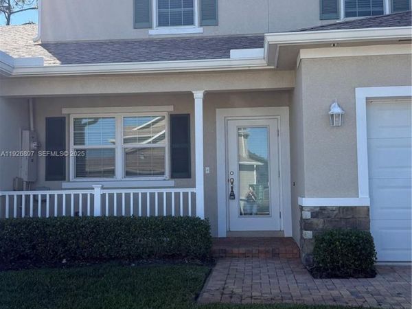 977 NE Trailside Run, Port St. Lucie, FL 34983