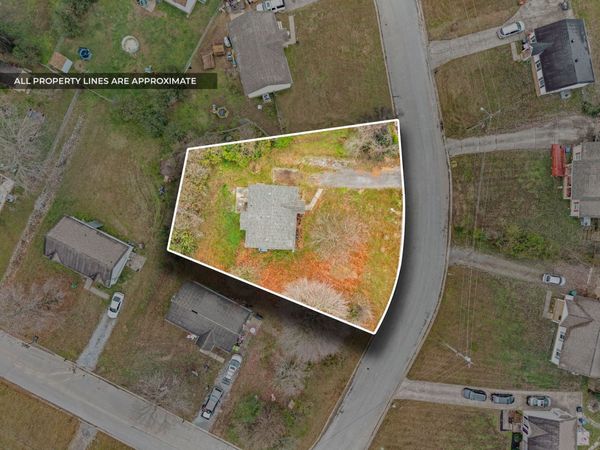 915 Cal Ct, Clarksville, TN 37042