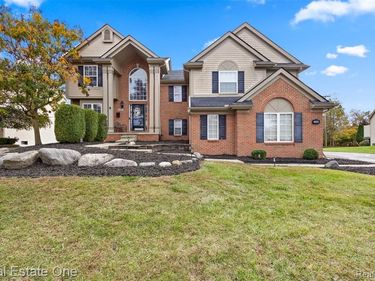 43275 Pond Bluff Drive, Belleville, MI 48111