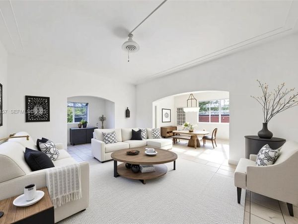 297 Eucalyptus Dr, Hialeah, FL 33010