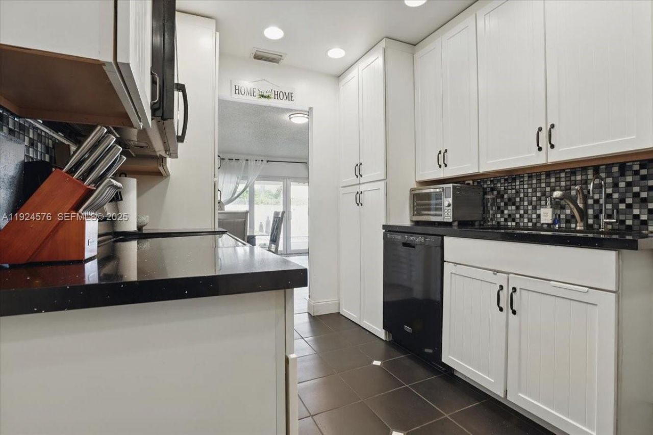 5874 SW 97th Ter, Cooper City, FL 33328 Photo