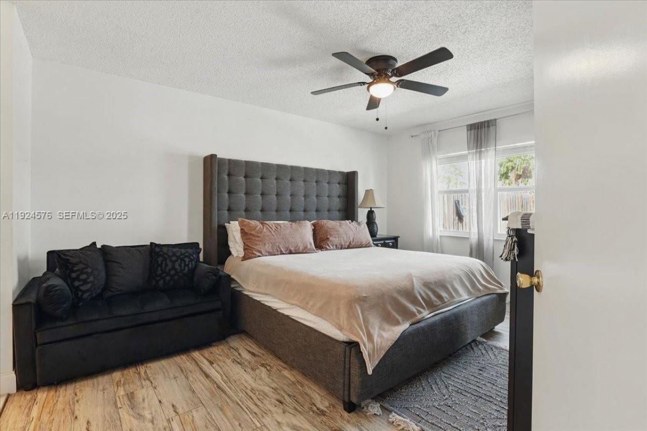 5874 SW 97th Ter, Cooper City, FL 33328 Photo