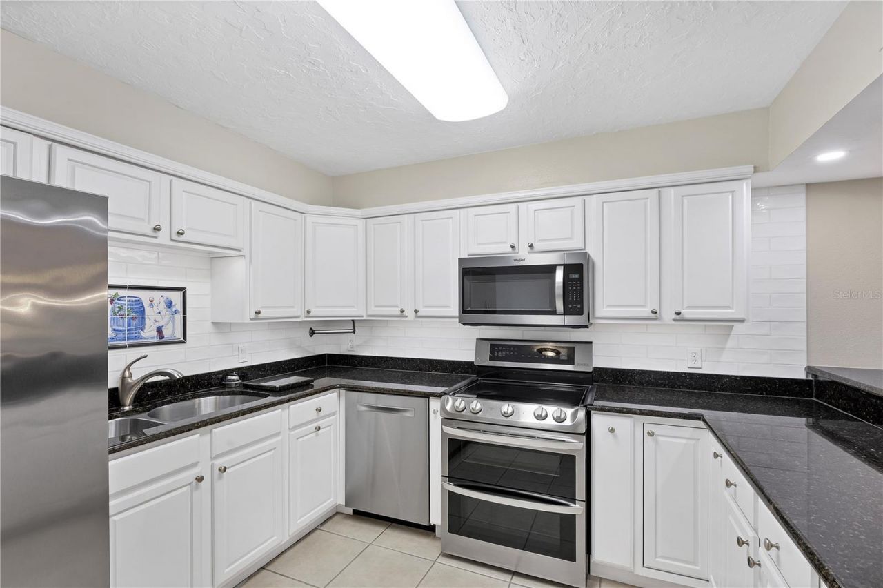 800 Hudson Avenue, Unit 106, Sarasota, FL 34236 Photo