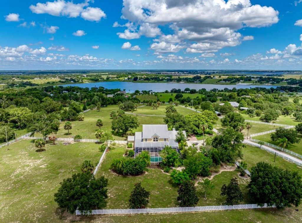 664 S Lake Starr Boulevard, Lake Wales, FL 33898 Photo