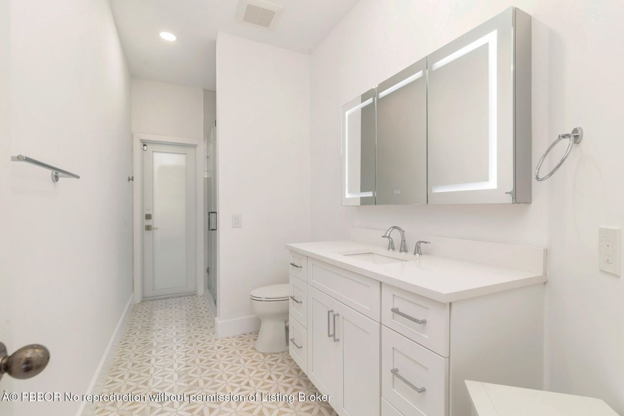 3317 Embassy Drive, West Palm Beach, FL 33401 Photo