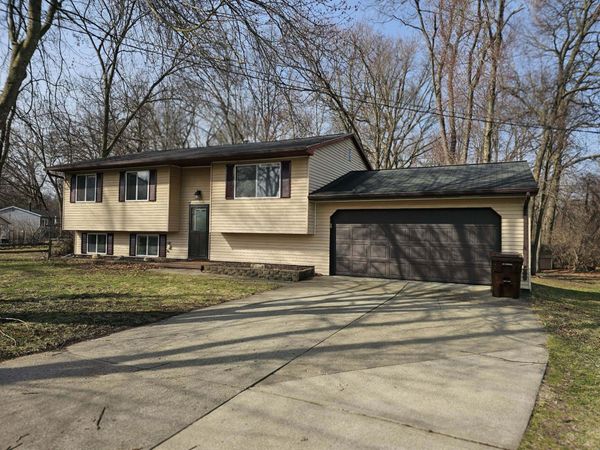 2212 Aurora Drive, Jackson, MI 49203
