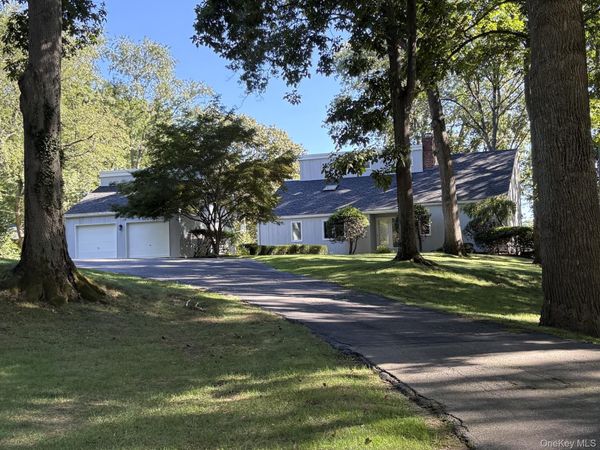 1 Pine Point, Lloyd Harbor, NY 11743