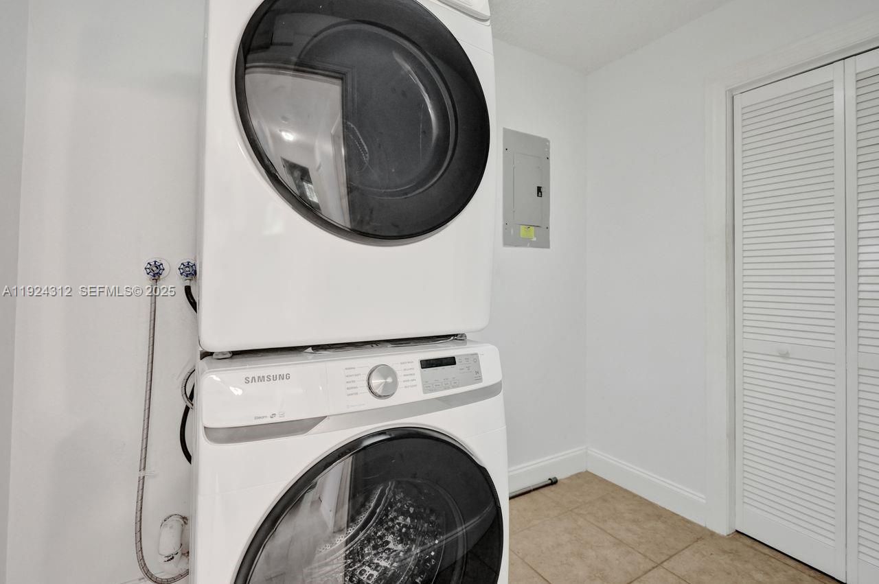 9 S Lakeshore Dr, Hypoluxo, FL 33462 Photo