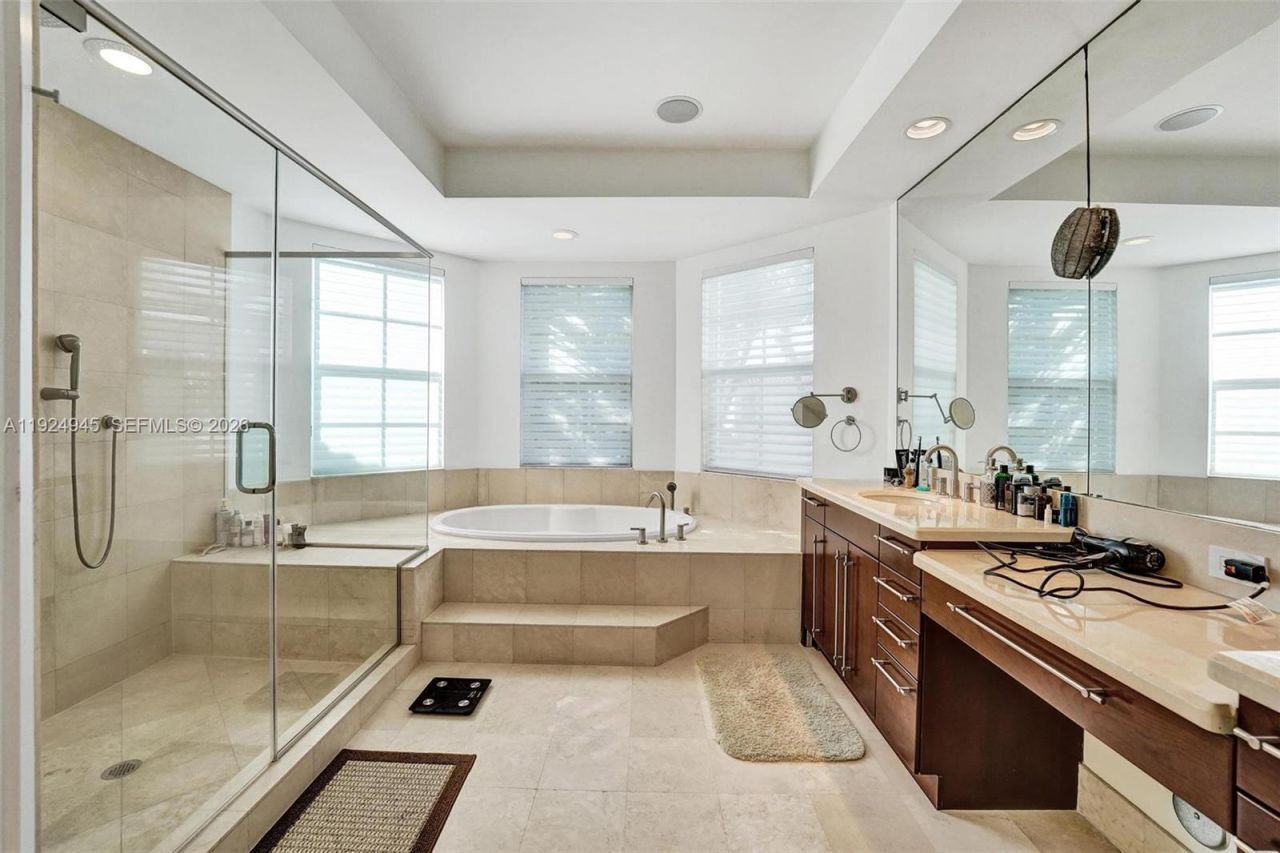 1575 Windjammer Way, Hollywood, FL 33019 Photo