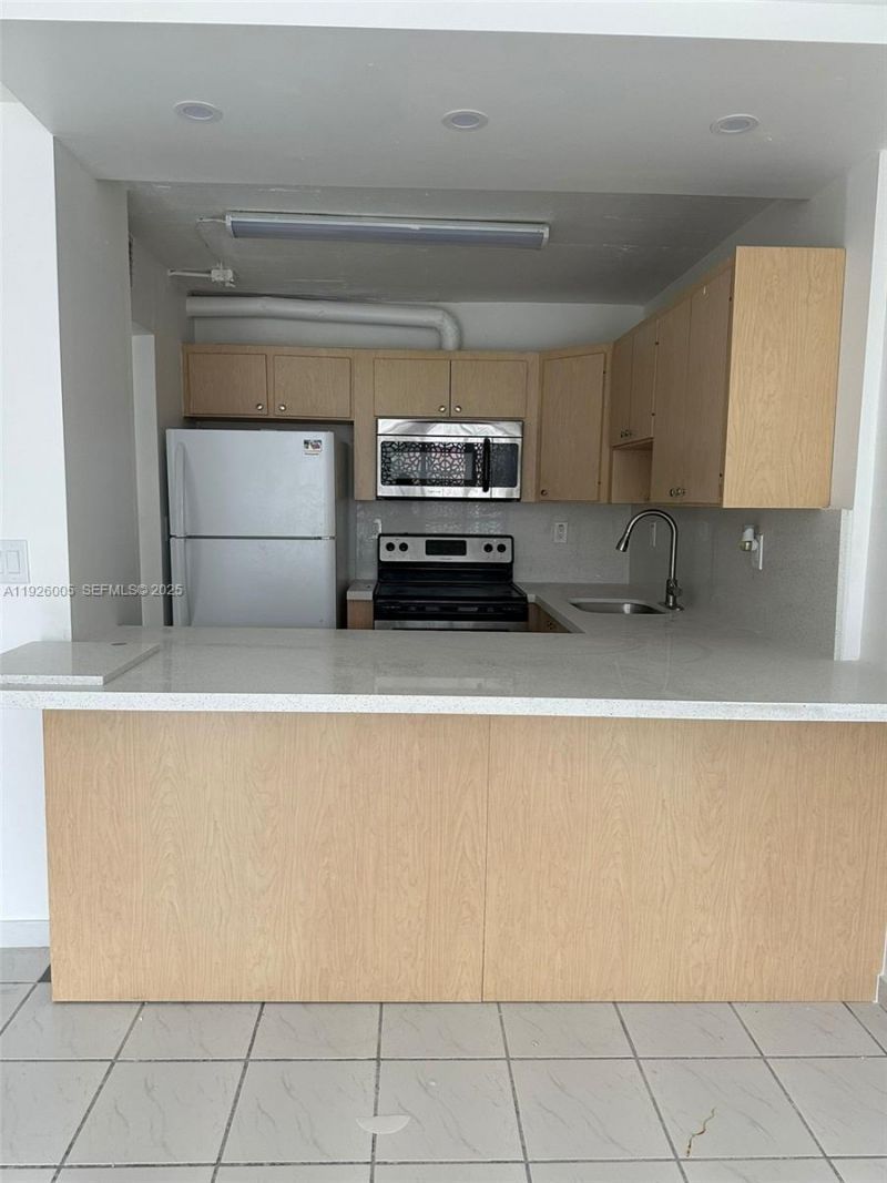 210 172nd St, Unit 542, Sunny Isles Beach, FL 33160 Photo
