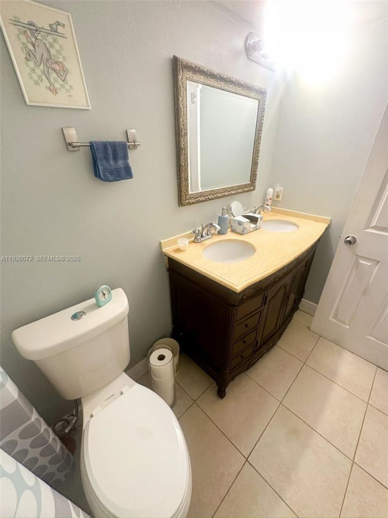 2860 Somerset Dr, Unit 400K, Lauderdale Lakes, FL 33311 Photo