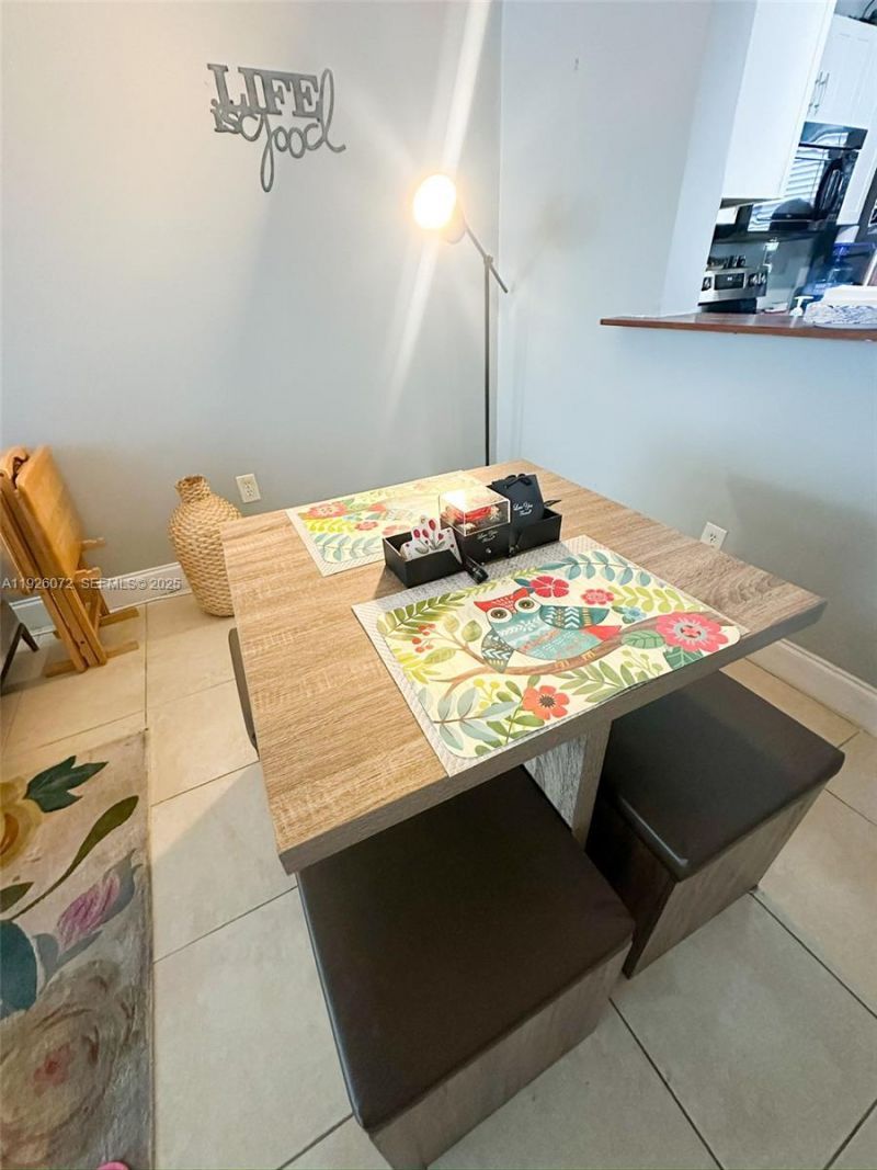 2860 Somerset Dr, Unit 400K, Lauderdale Lakes, FL 33311 Photo