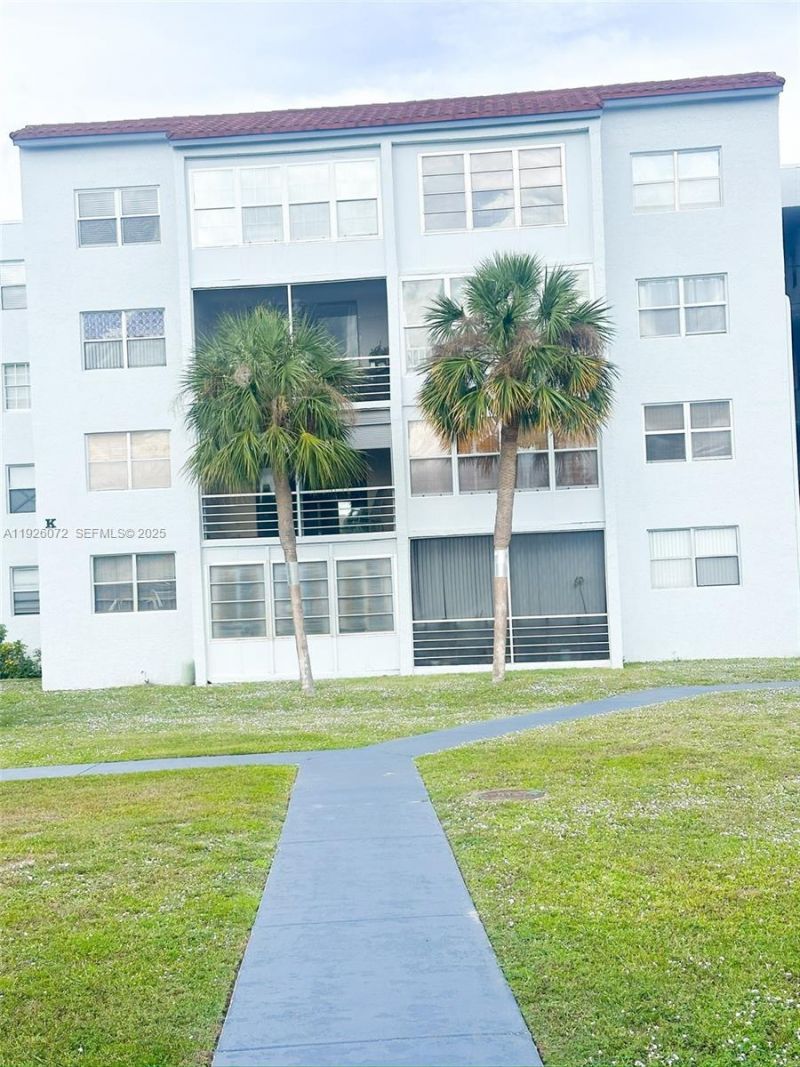 2860 Somerset Dr, Unit 400K, Lauderdale Lakes, FL 33311 Photo