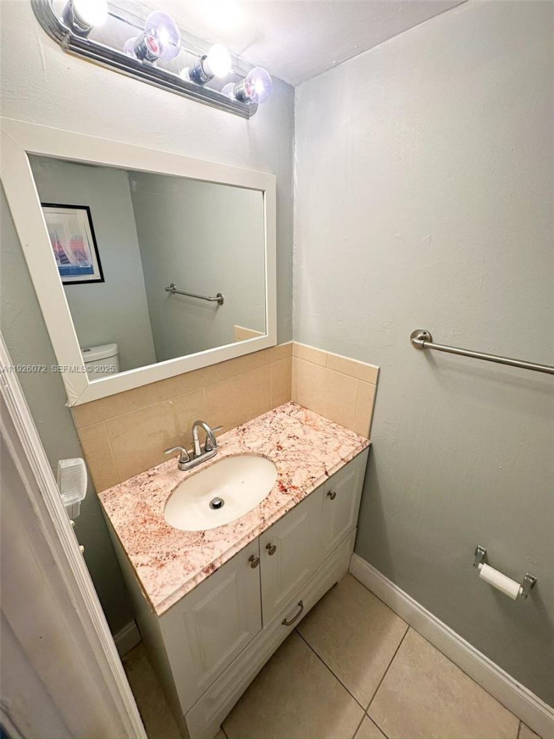 2860 Somerset Dr, Unit 400K, Lauderdale Lakes, FL 33311 Photo