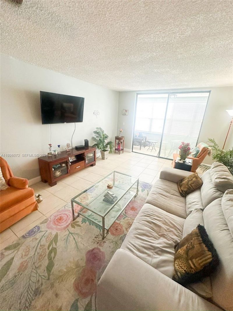 2860 Somerset Dr, Unit 400K, Lauderdale Lakes, FL 33311 Photo