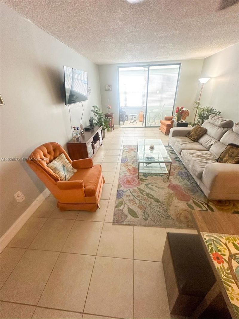 2860 Somerset Dr, Unit 400K, Lauderdale Lakes, FL 33311 Photo