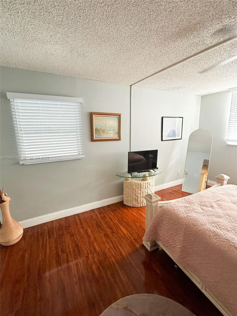 2860 Somerset Dr, Unit 400K, Lauderdale Lakes, FL 33311 Photo