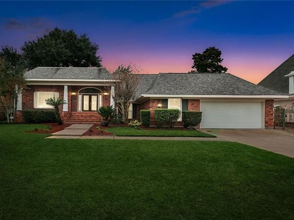 81 CHATEAU MOUTON Drive, Kenner, LA 70065