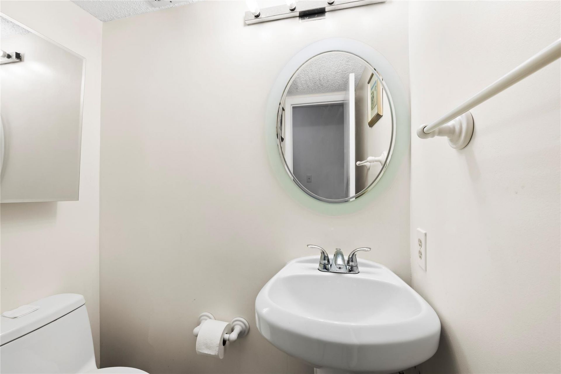 3909 N Ocean Boulevard, Unit 410, Fort Lauderdale, FL 33308 Photo