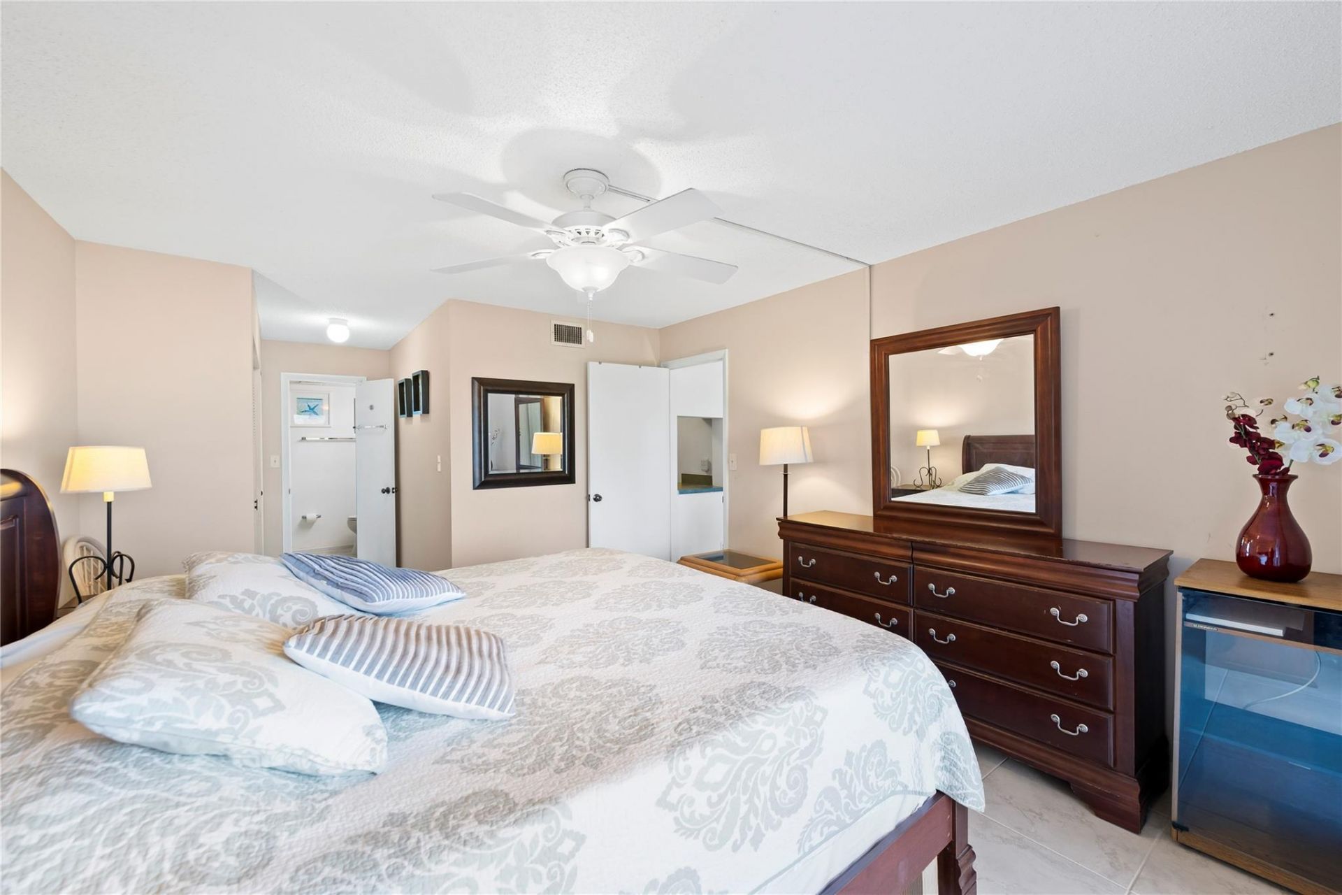 3909 N Ocean Boulevard, Unit 410, Fort Lauderdale, FL 33308 Photo