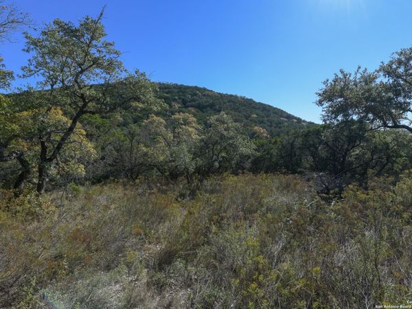 286 private road 1733, Mico, TX 78056