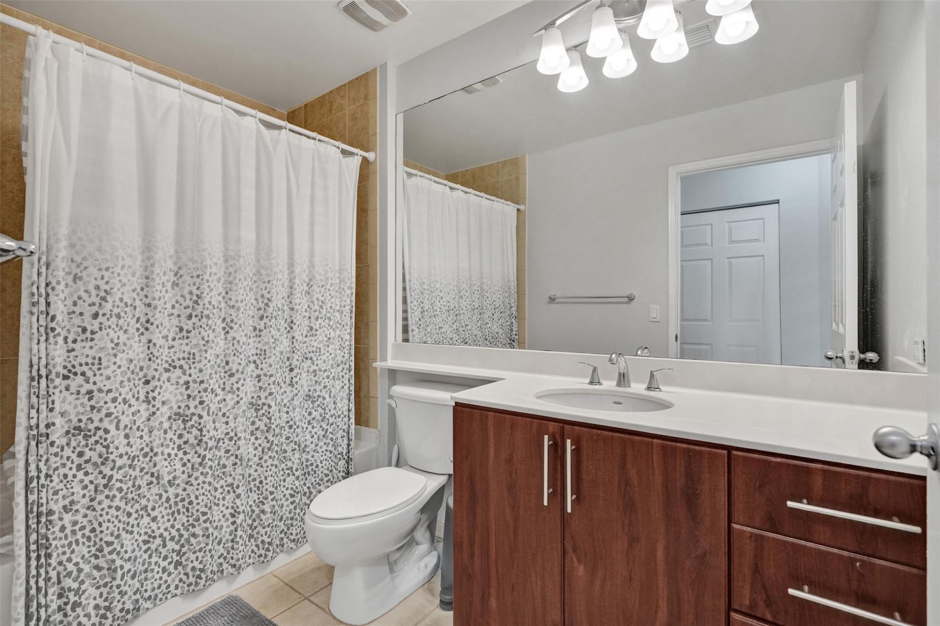 2421 NE 65th St, Unit 2-113, Fort Lauderdale, FL 33308 Photo