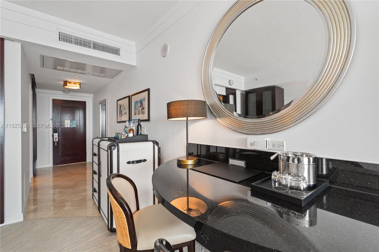 4391 Collins Ave, Unit 1814, Miami Beach, FL 33140 Photo