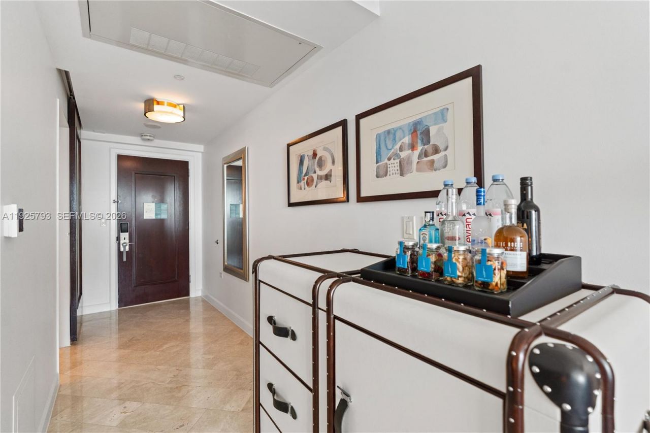 4391 Collins Ave, Unit 1814, Miami Beach, FL 33140 Photo