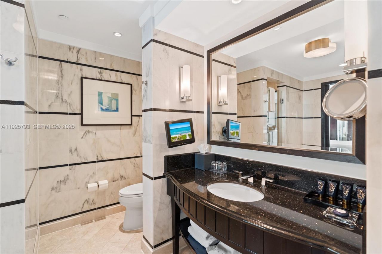 4391 Collins Ave, Unit 1814, Miami Beach, FL 33140 Photo