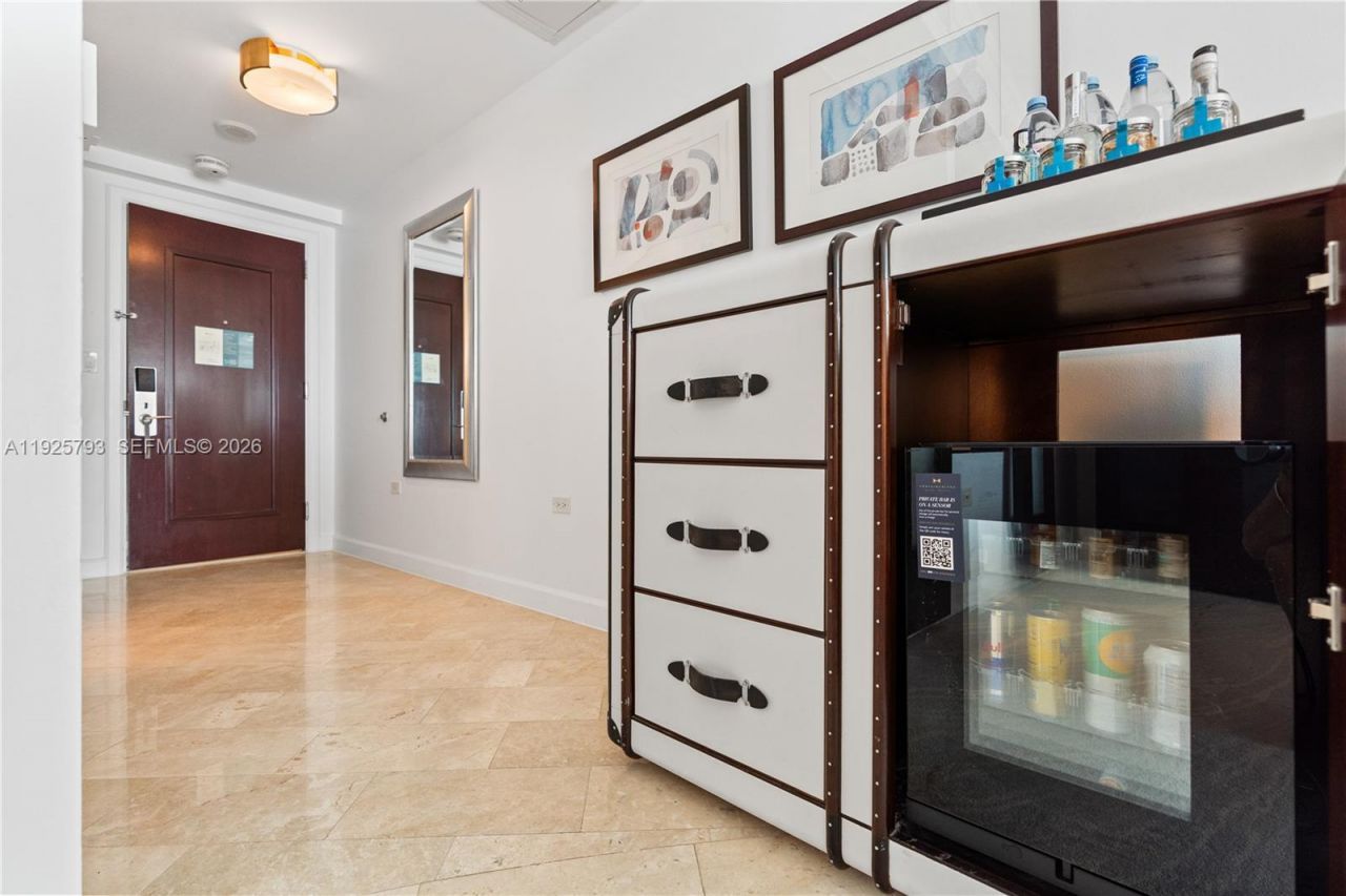 4391 Collins Ave, Unit 1814, Miami Beach, FL 33140 Photo