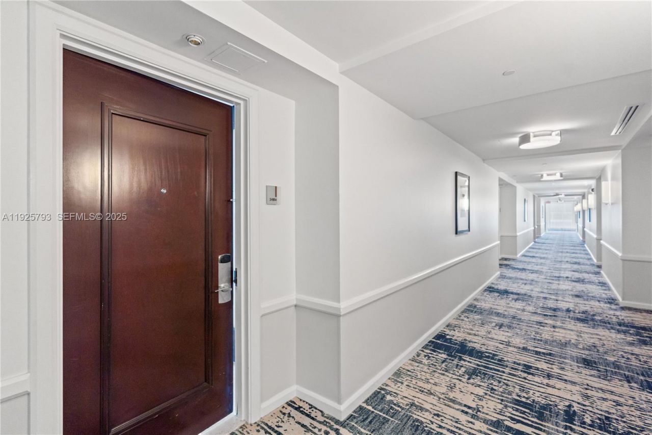 4391 Collins Ave, Unit 1814, Miami Beach, FL 33140 Photo