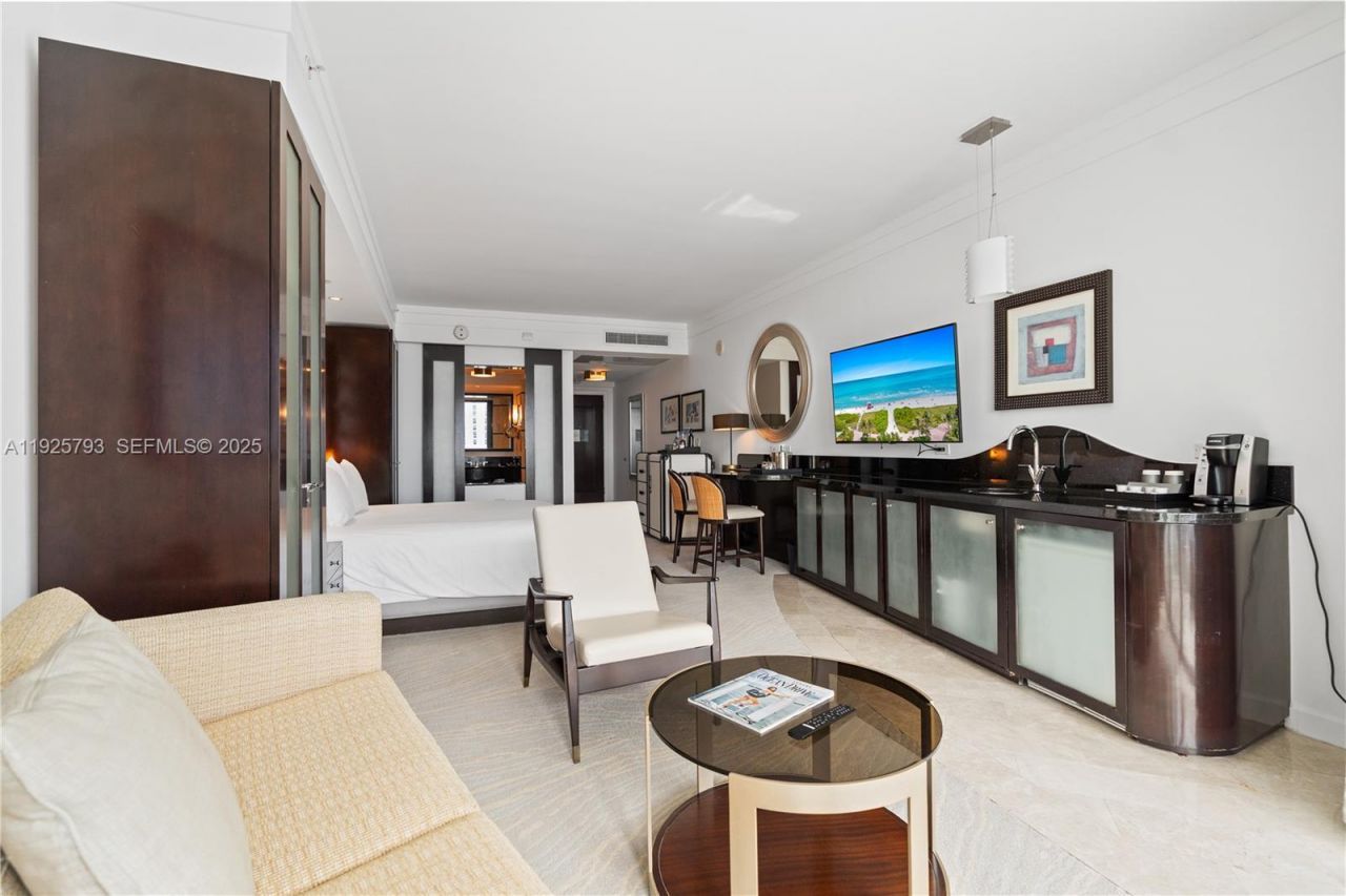4391 Collins Ave, Unit 1814, Miami Beach, FL 33140 Photo