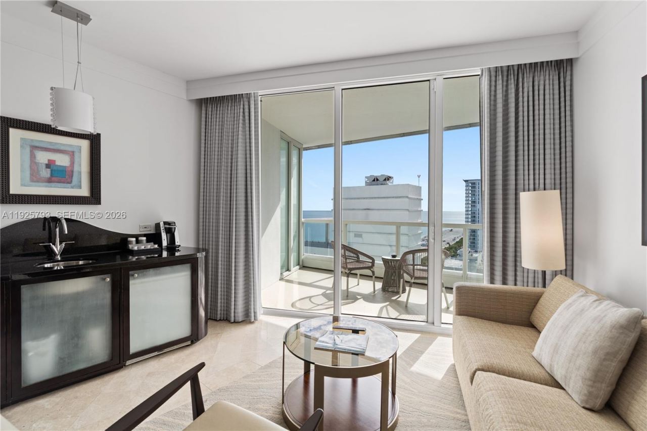 4391 Collins Ave, Unit 1814, Miami Beach, FL 33140 Photo