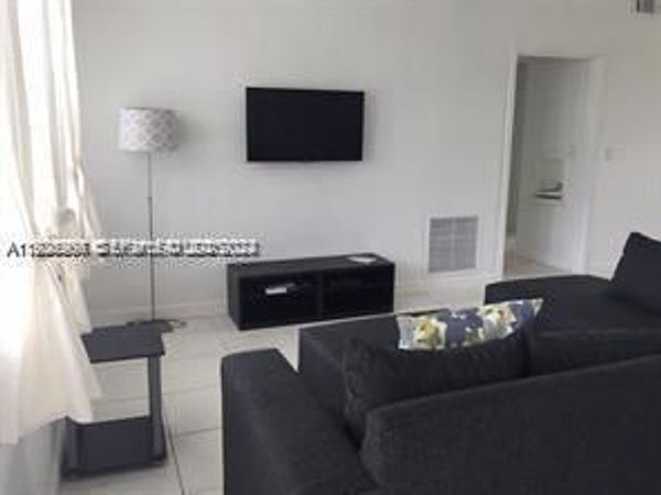 250 S Shore Dr, Unit 5, Miami Beach, FL 33141