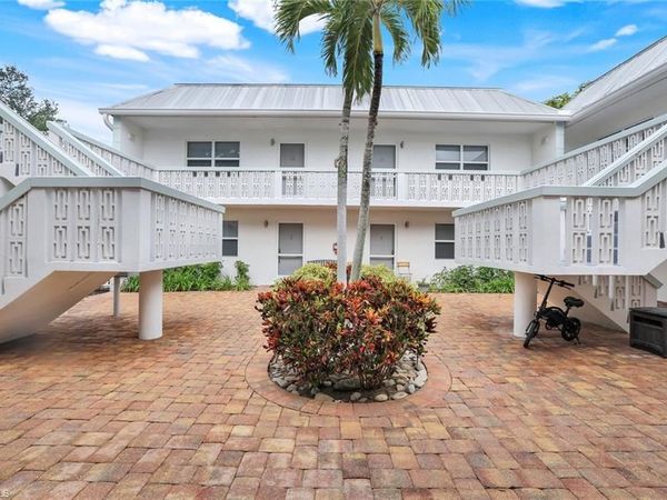 780 10th AVE S, Unit 22, NAPLES, FL 34102