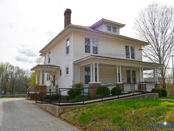 713 Oak St, Farmville, VA 23901