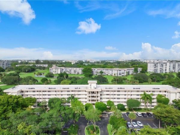 3900 Oaks Clubhouse Dr, Unit 507, Pompano Beach, FL 33069