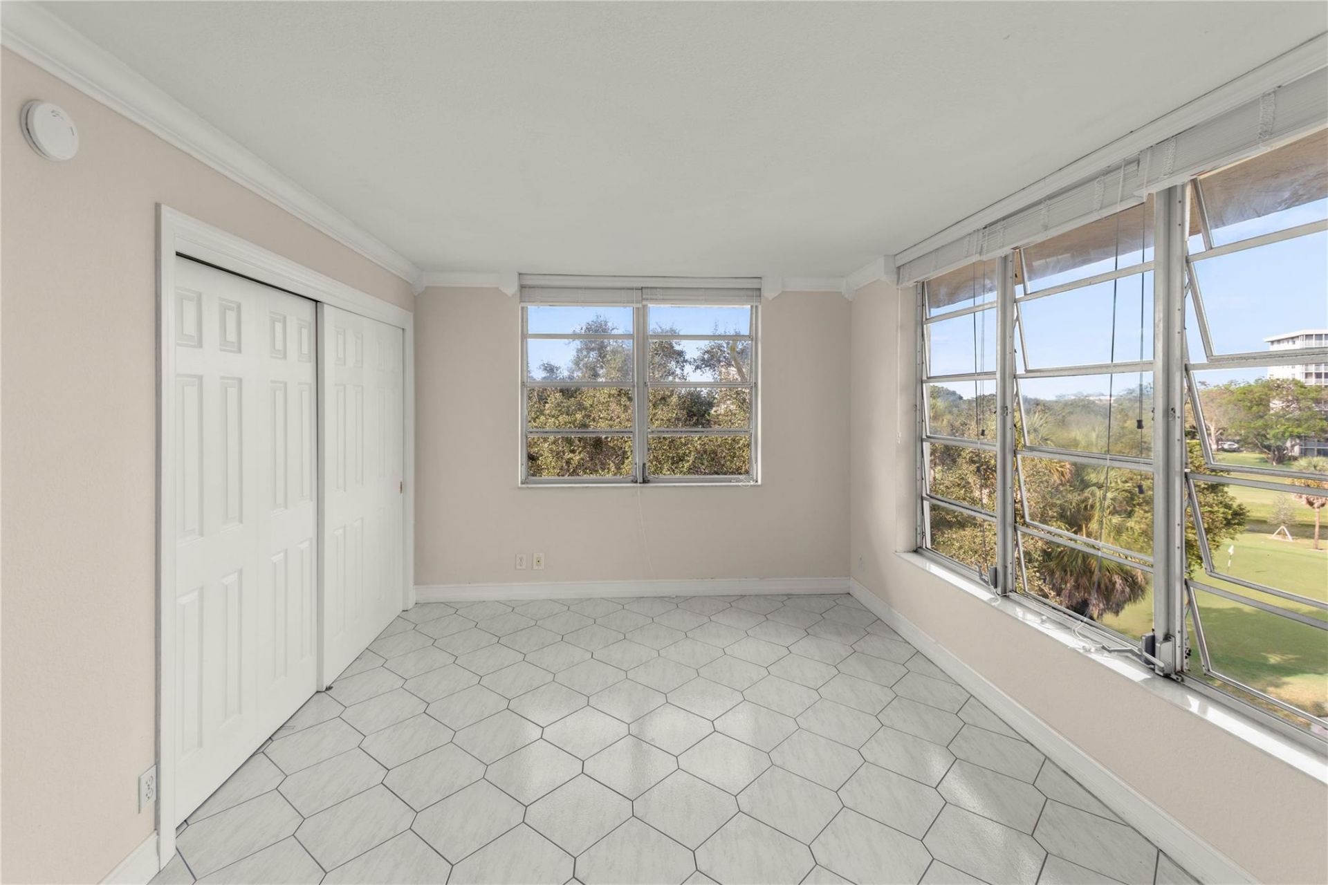 3900 Oaks Clubhouse Drive, Unit 507, Pompano Beach, FL 33069 Photo