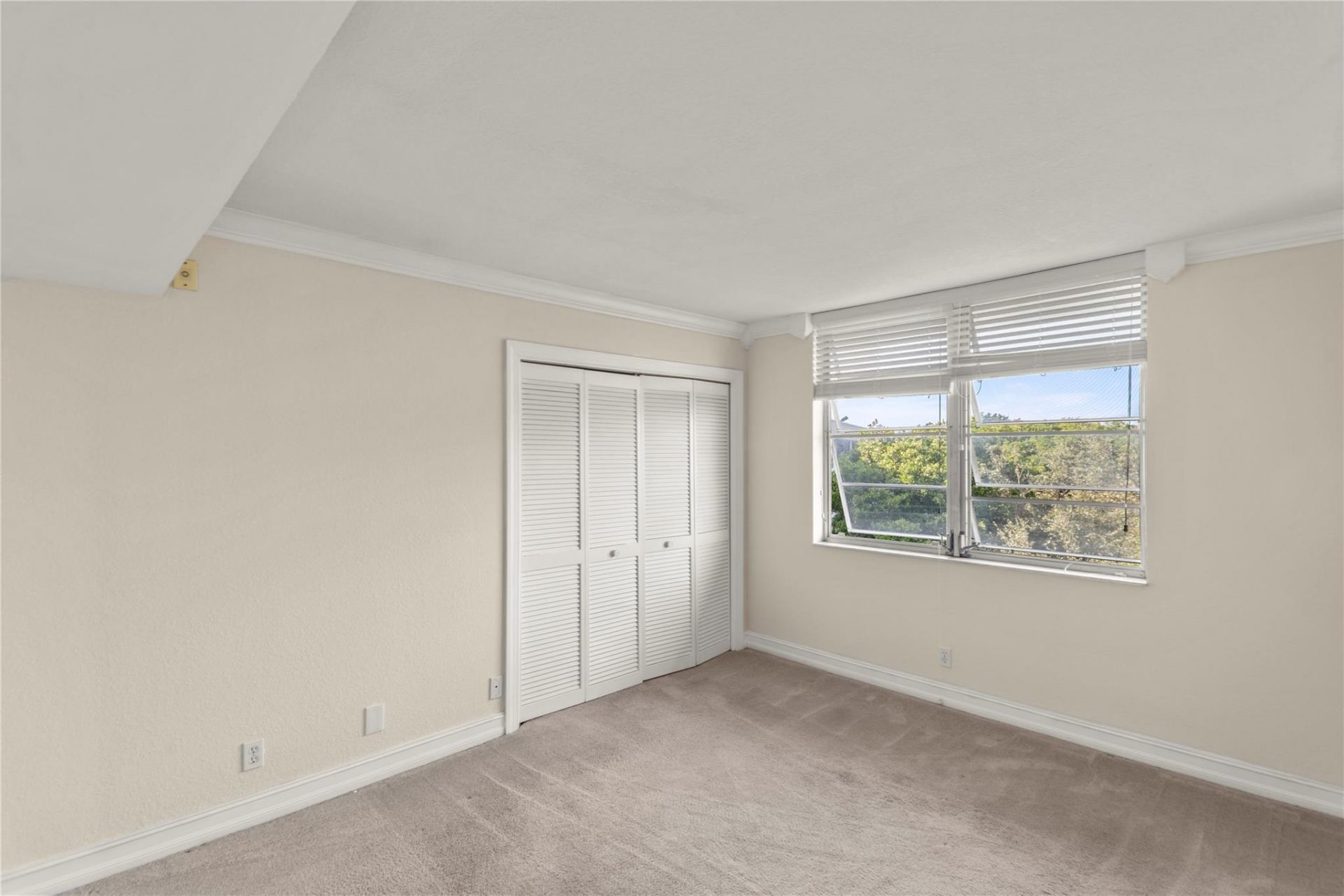 3900 Oaks Clubhouse Drive, Unit 507, Pompano Beach, FL 33069 Photo