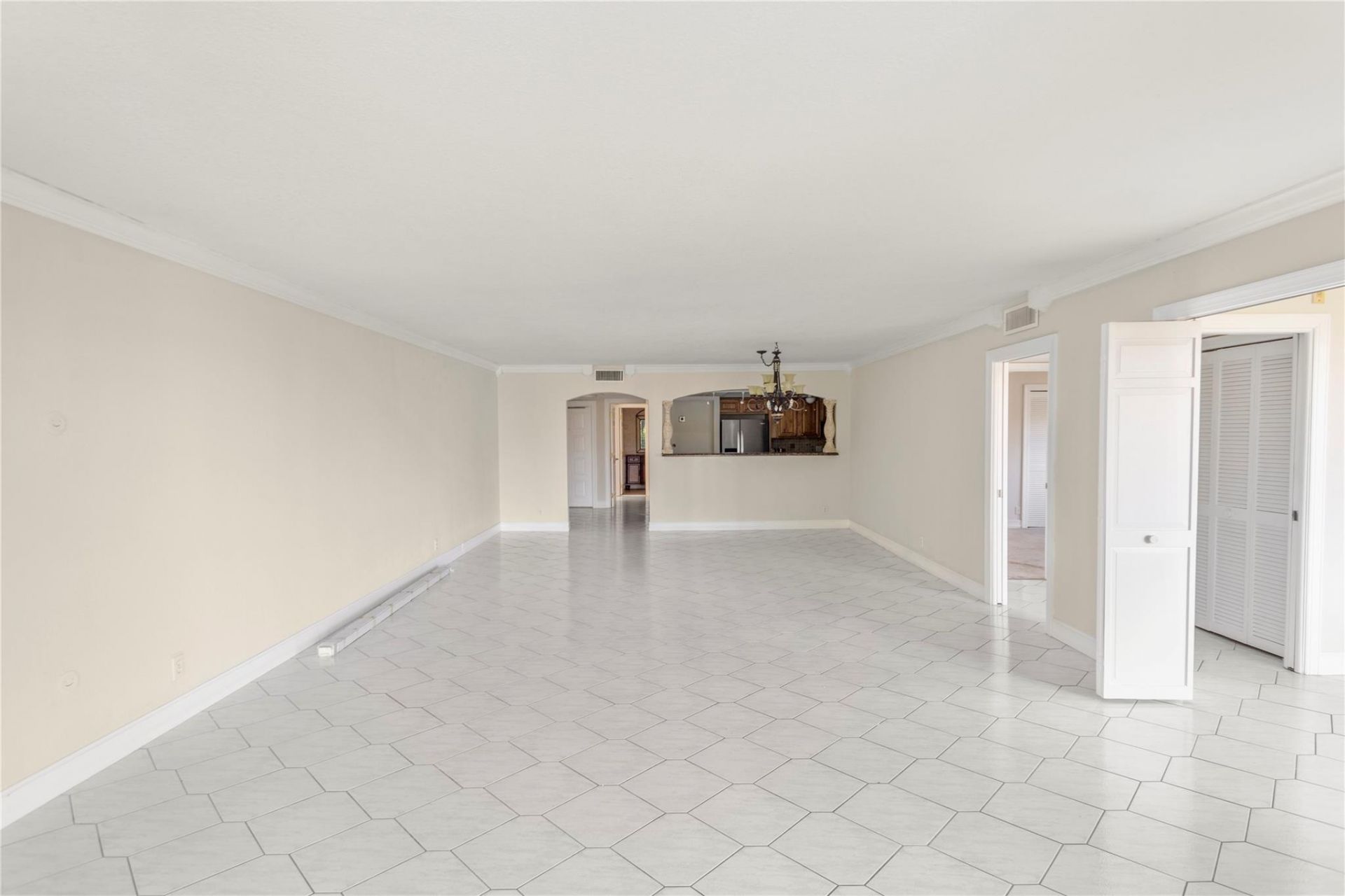 3900 Oaks Clubhouse Drive, Unit 507, Pompano Beach, FL 33069 Photo